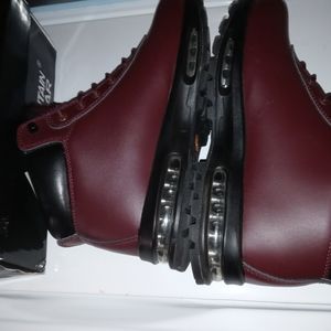 use but is like brand new.size 11 burgundy